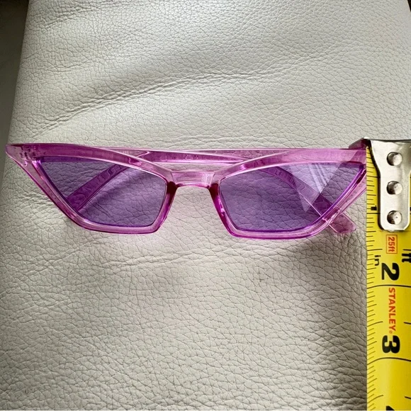Retro Purple Lilac Translucent Cat-Eye Sunglasses | Trendy Y2K Aesthetic Eyewear - Picture 7 of 9
